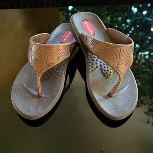 Okabashi Bronze Thong Sandal
